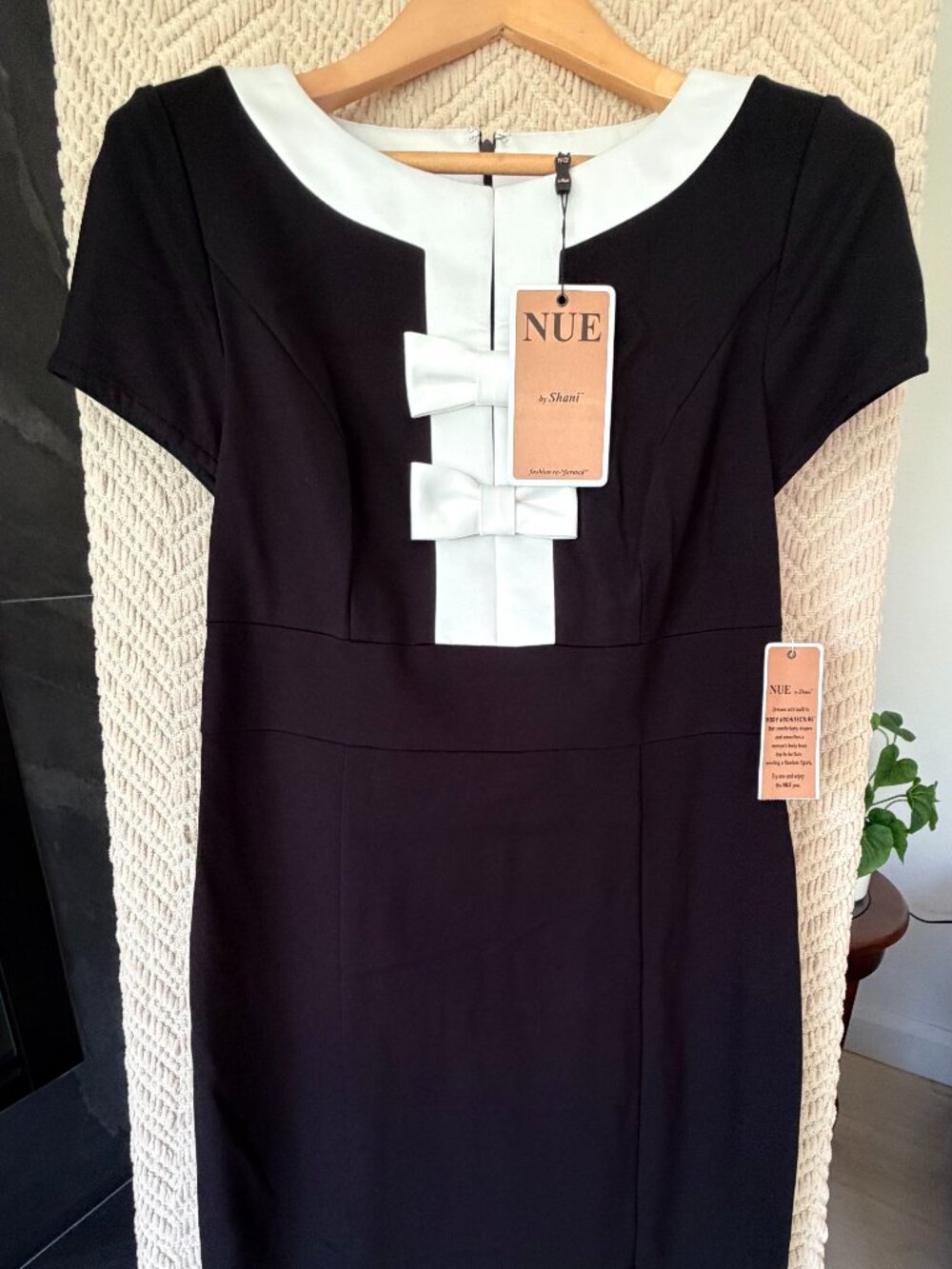 NWT NUE by Shani Black & White Bow Sheath Dress Size 12